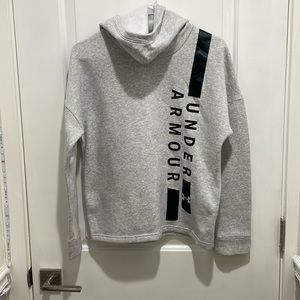 Under Armour Sweatshirt Hoodie, size XS, barely Used, excellent condition